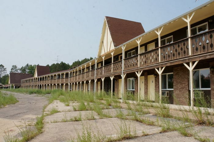 Castlewood Inn & Suites (Best Western Tony Londons, Tony Londons Roadhouse) - From Roadtripmemories On Flickr